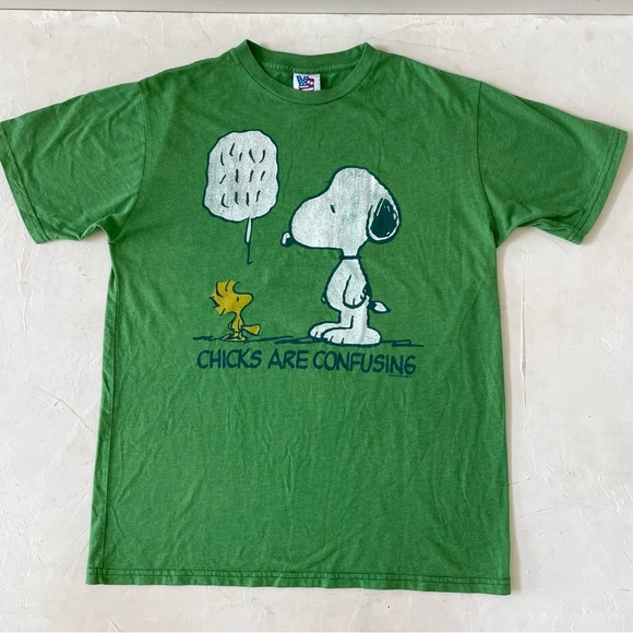 T shirt Green Junk Food Chicks are Confusing Snoopy Woodstock Peanuts Size M - Picture 8 of 8